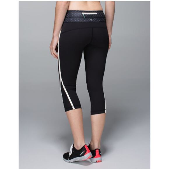 Lululemon Up The Pace Crop Leggings Black Sweet Spot Angel Wing Size 6 - Picture 11 of 11